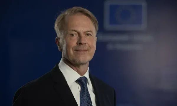 SKANDALOZE | Ambasadori i BE-së pranon negociata 2-mujore jo publike me Qeverinë Kurti për Ligjin për të Huajt