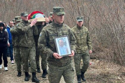 I jepet lamtumira e fundit luftëtarit të Koshares, Afrim Sinani