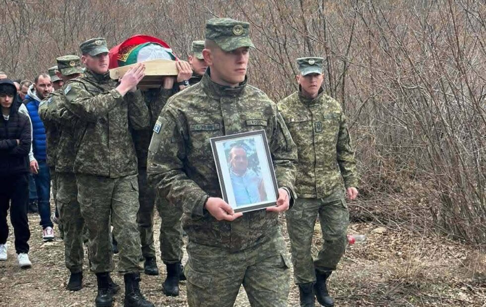 I jepet lamtumira e fundit luftëtarit të Koshares, Afrim Sinani