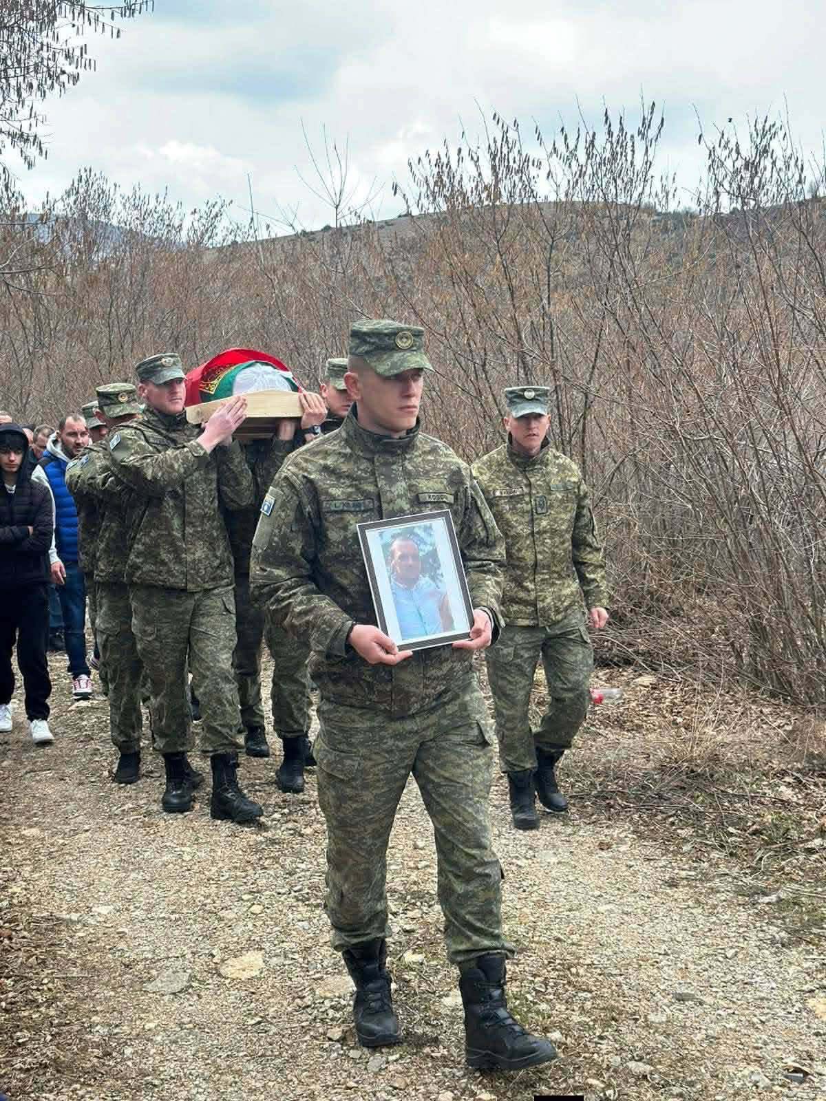 I jepet lamtumira e fundit luftëtarit të Koshares, Afrim Sinani