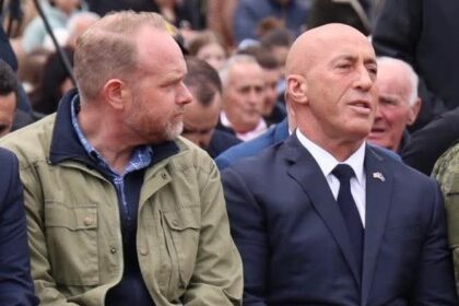 Shefi i CIA-s për Ballkanin merr pjesë në përkujtimin e Epopesë së Dukagjinit në Gllogjan