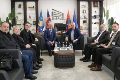Lipjani dhe Dragashi diskutojnë për bashkëpunim dhe zhvillim lokal