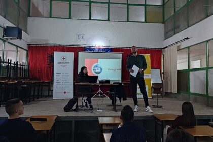 Sesion për orientim në karrierë me maturantët në Shkollën e Mesme të Lartë “Ruzhdi Berisha”