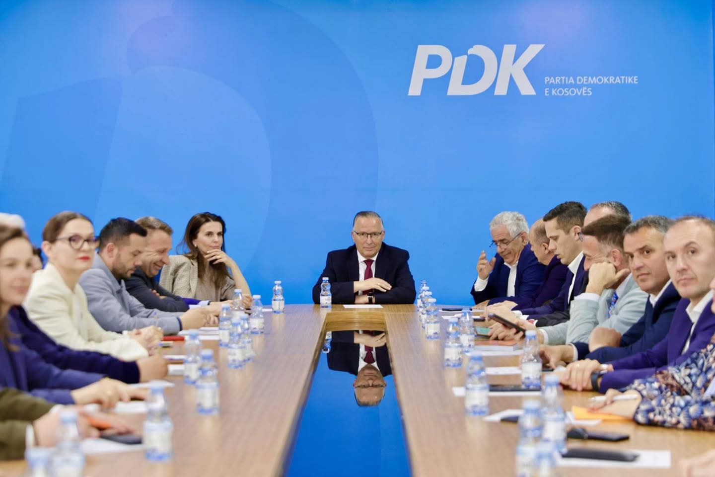 “Të pavërteta dhe spekulative”: PDK demanton raportimet se i është ofruar posti i Presidentit