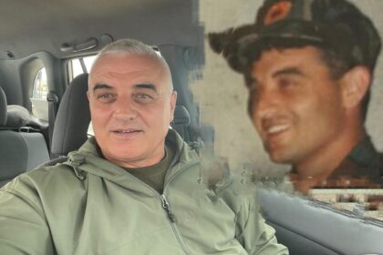 Reagim i ashpër për tabelën informuese në sheshin e Prishtinës: Pretendohet shtrembërim i së vërtetës për Masakrën e Dubravës