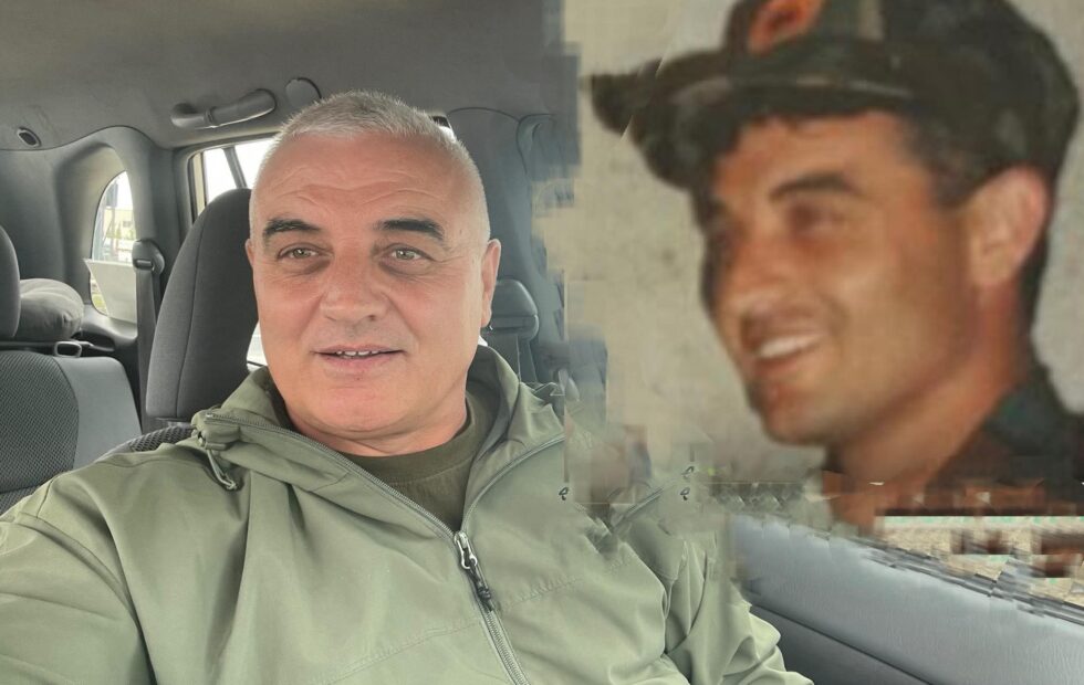 Reagim i ashpër për tabelën informuese në sheshin e Prishtinës: Pretendohet shtrembërim i së vërtetës për Masakrën e Dubravës