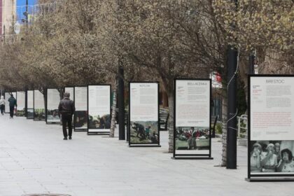 Reagim i ashpër ndaj ekspozitës në Prishtinë, veteranët e UÇK-së kërkojnë llogaridhënie