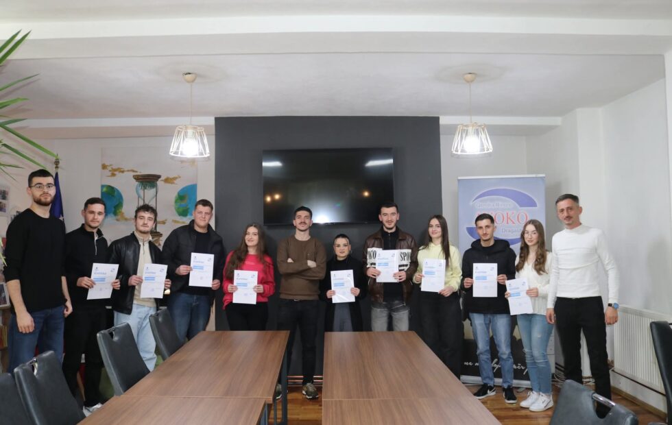 Të rinjtë e Dragashit pajisen me aftësi digjitale – AVOKO ndan certifikata për zhvillim të ueb-faqeve