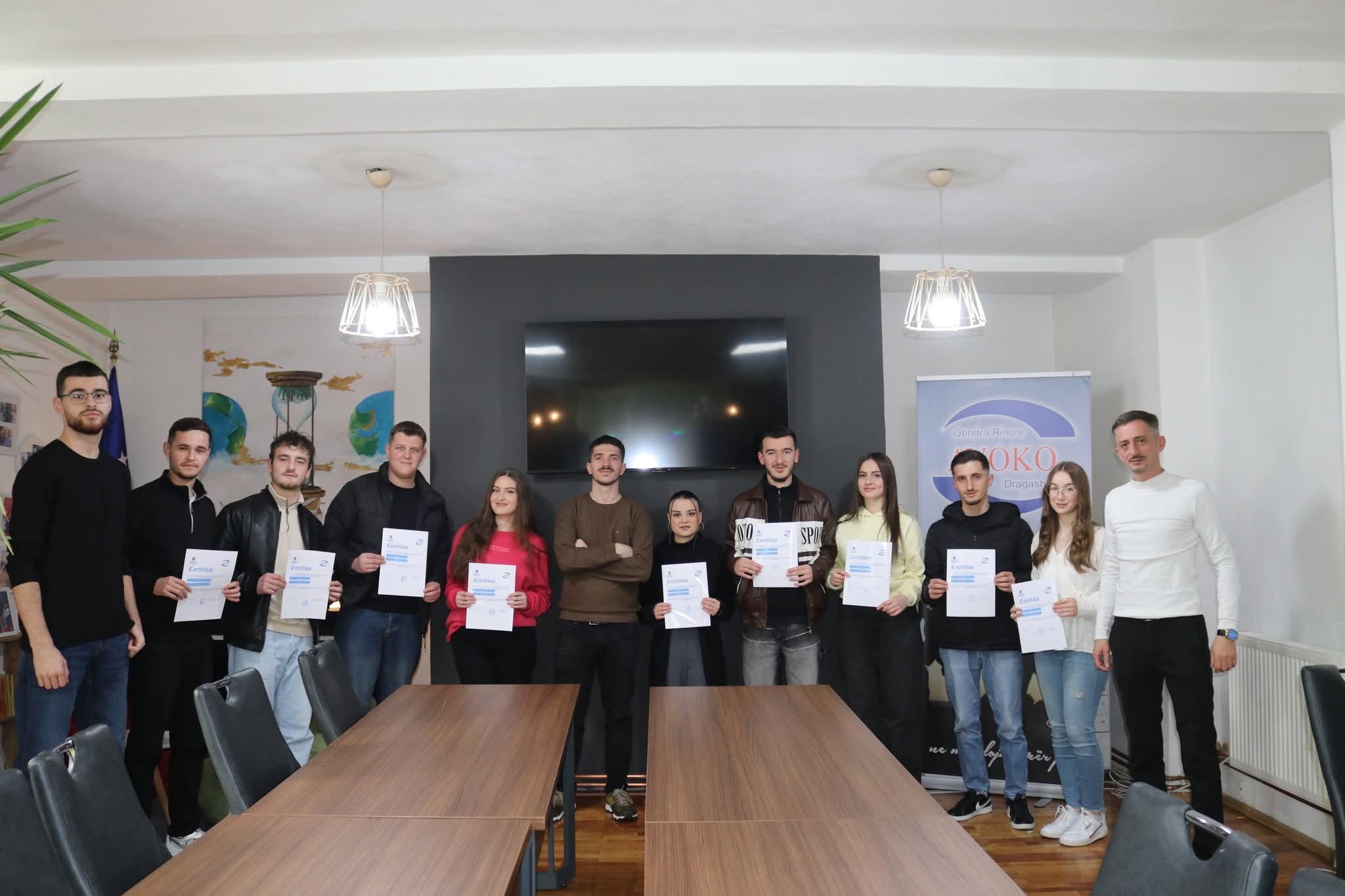 Të rinjtë e Dragashit pajisen me aftësi digjitale – AVOKO ndan certifikata për zhvillim të ueb-faqeve