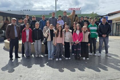 Shëtitje e merituar për nxënësit e SHFMU “28 Nëntori” pas suksesit në garën ndërkombëtare