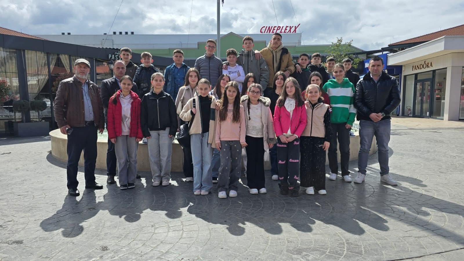 Shëtitje e merituar për nxënësit e SHFMU “28 Nëntori” pas suksesit në garën ndërkombëtare