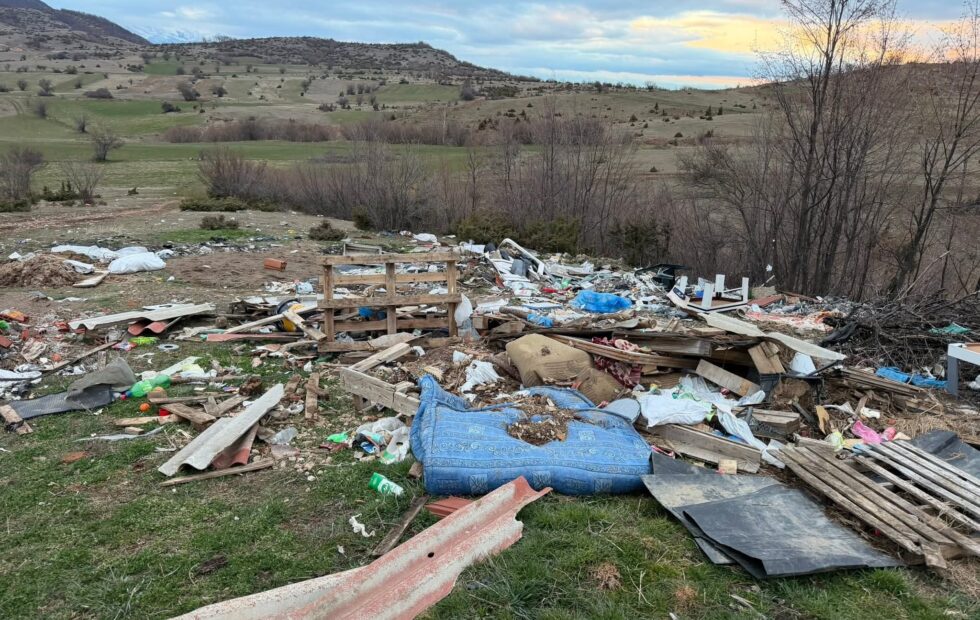 NDOTJE ALARMANTE NË ZAPLLUXHE – MBETURINAT PO SHKATËRROJNË NATYRËN