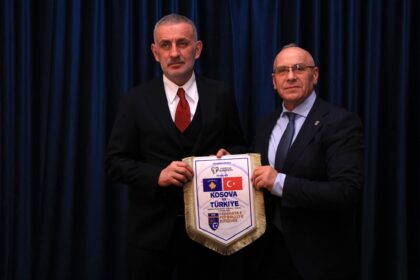 Ademi pret delegacionin turk para finales Kosovë – Turqi