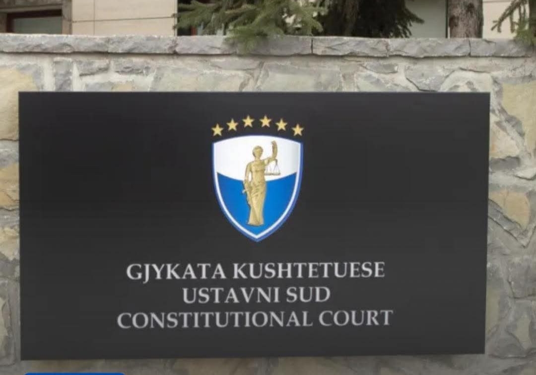 Ustavni sud privremeno obustavlja predsednikov dekret o podeli _