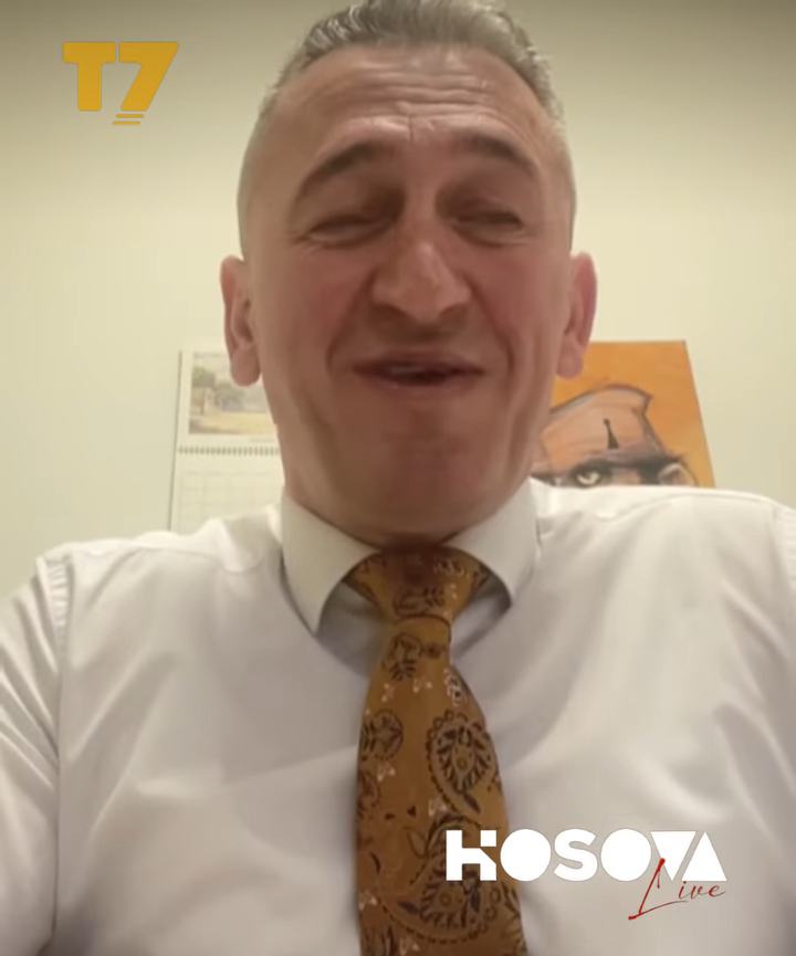 Reakcije posle intervjua Nenada Rasšića: Na pozadini centuma nalazi se slika sa çajkače