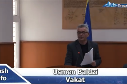 Usmen Baldzi iz Koalicije Vakat tokom obraćanja na sednici SO Dragaš